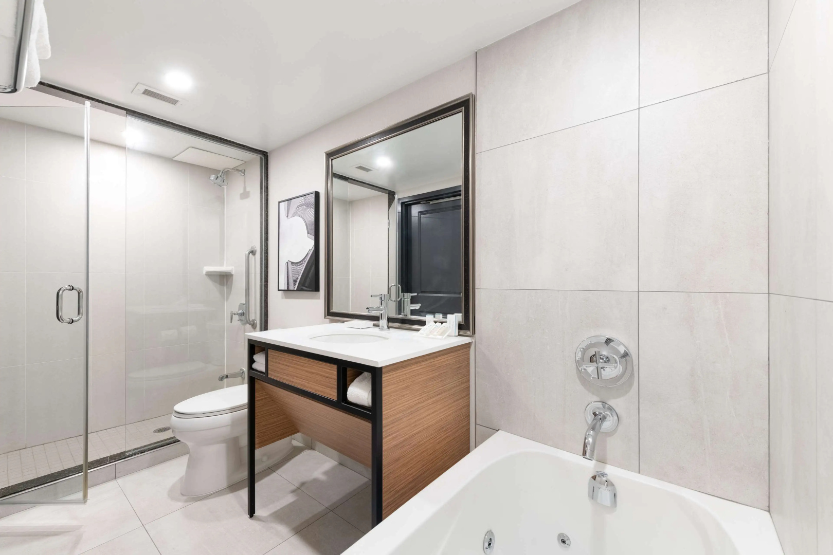 Photo - Hilton Garden Inn Toronto Airport