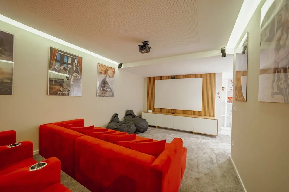 Photo - Pool Cinema Villa by Vacationy