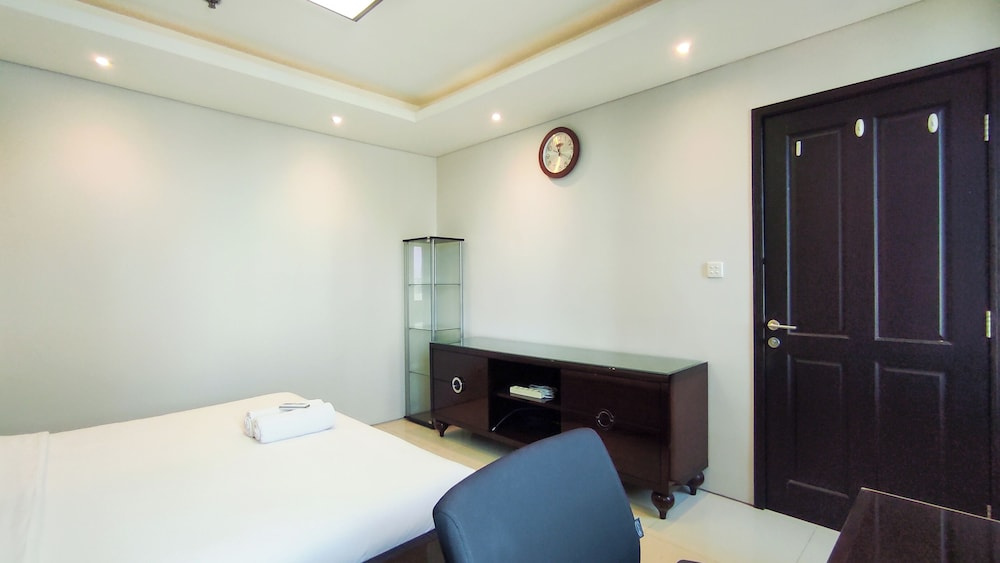 Premium and Restful 3BR in City Center at Kondominium Regensi Apartment