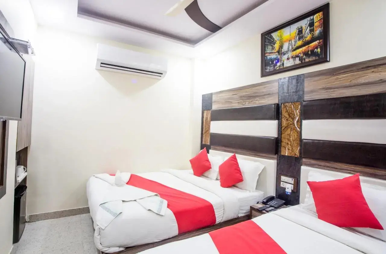 Photo - Hotel Dollar Inn