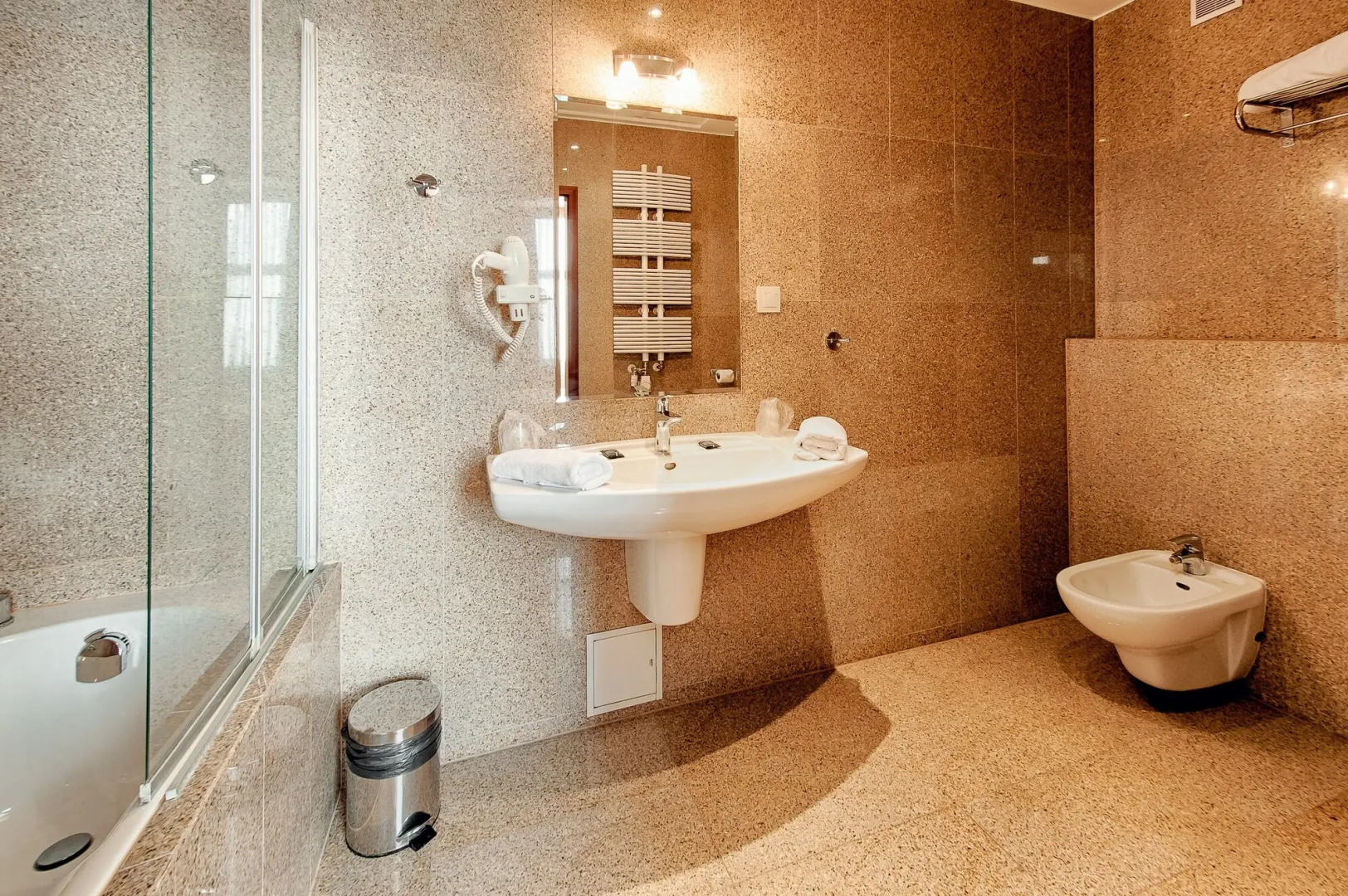Photo - Grand Royal Hotel