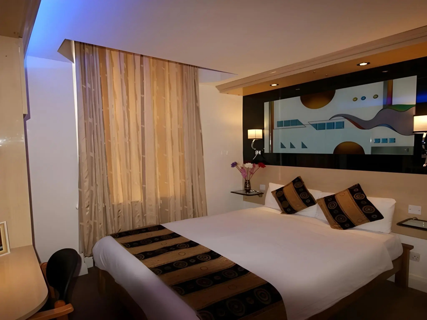Photo - Westpoint Hotel