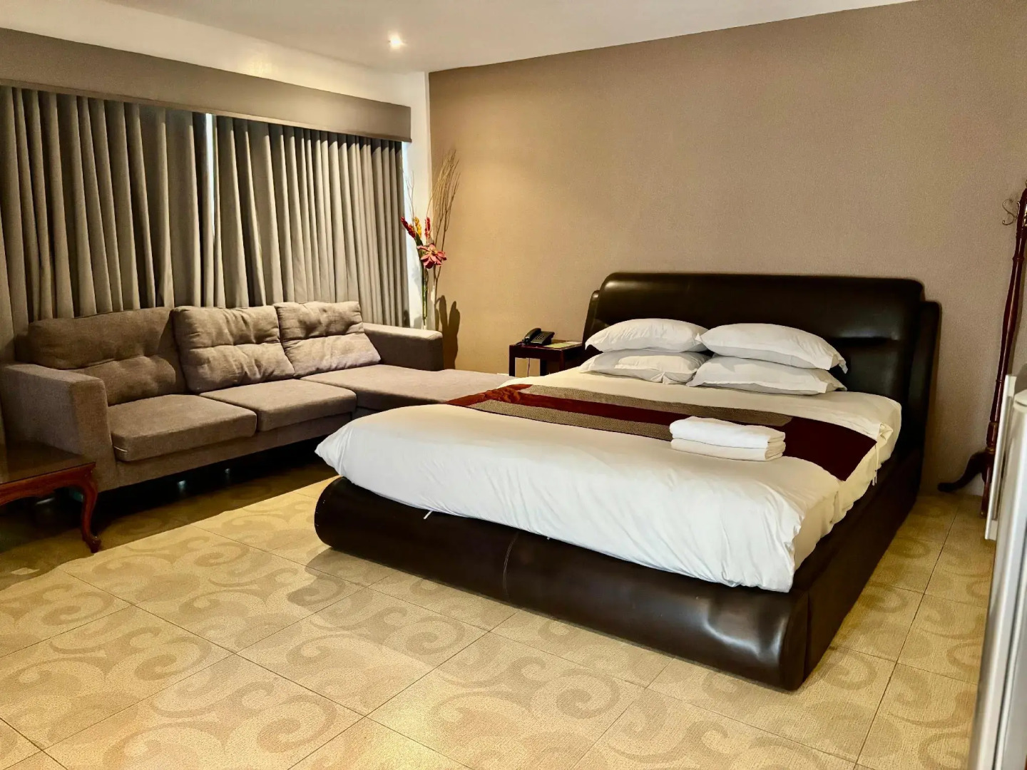 Photo - The E-Hotel Makati