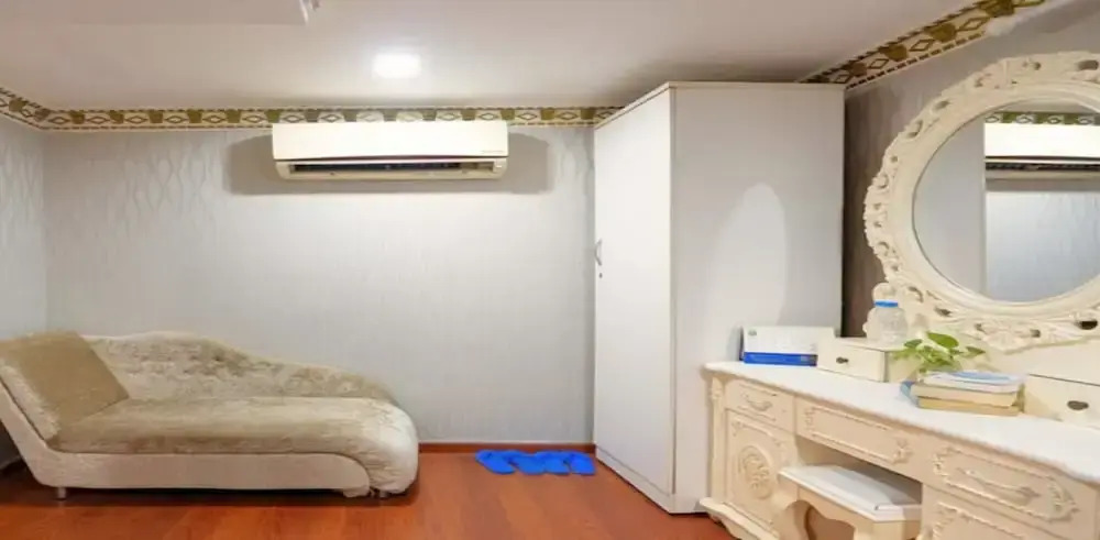 Foto - CROWNE MEOW BÙI VIỆN HOTEl 2