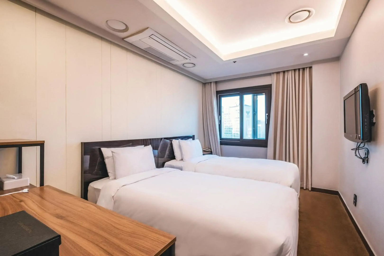 Photo - The Riverside Hotel