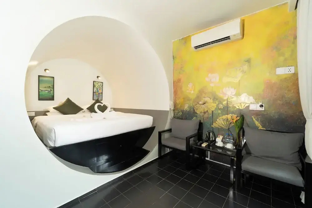 Photo - Tunnel Urban Retreat