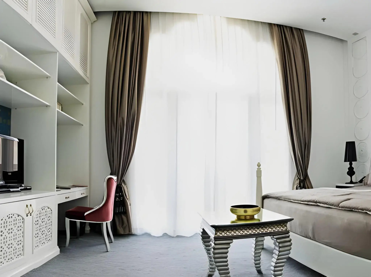 Photo - Chloe Gallery