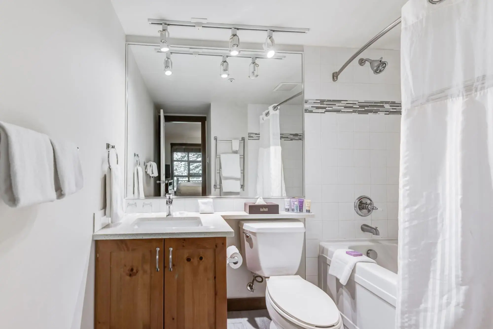 Foto - Blackcomb Springs Suites by CLIQUE
