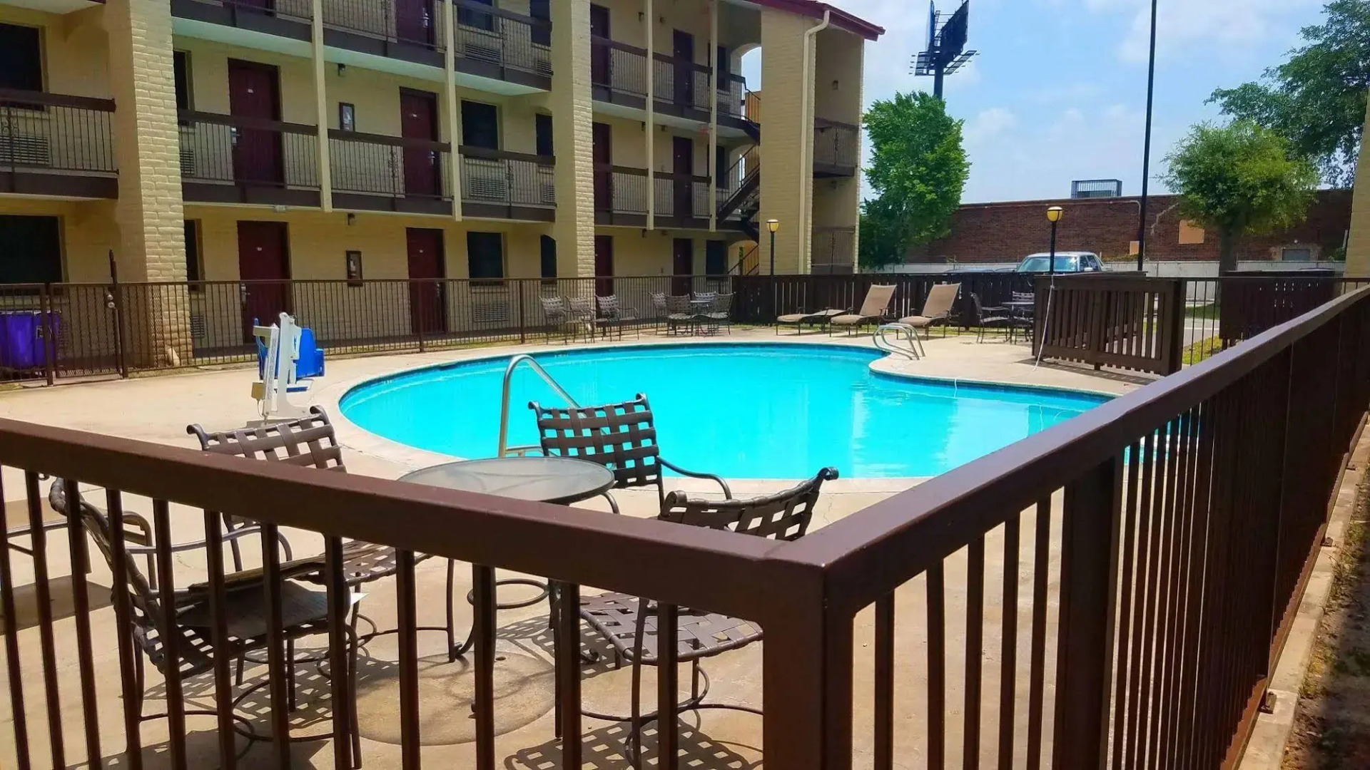 Photo - Red Roof Inn & Suites Houston- Hobby Airport