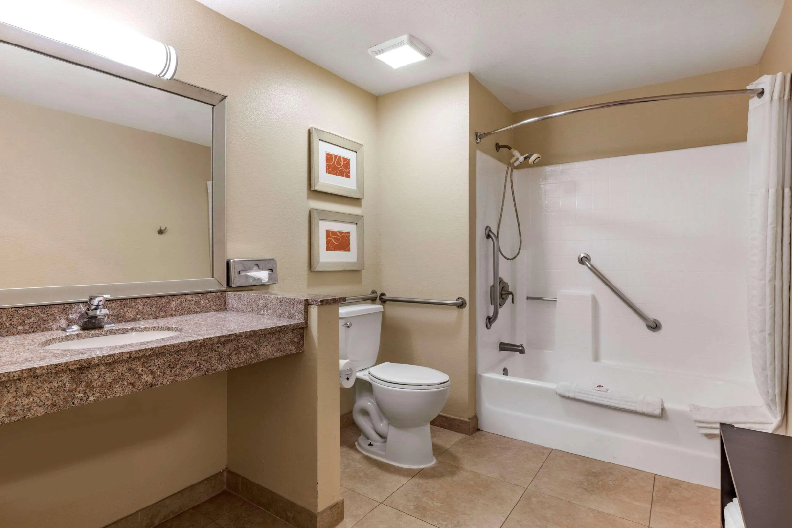 Photo - Comfort Inn & Suites Huntington Beach