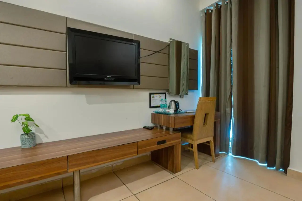 Foto - Treebo Twin Tree