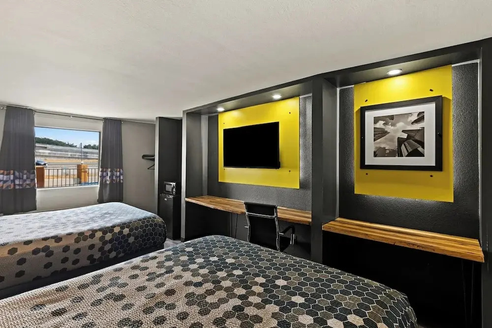 Photo - Scottish Inns Austin North