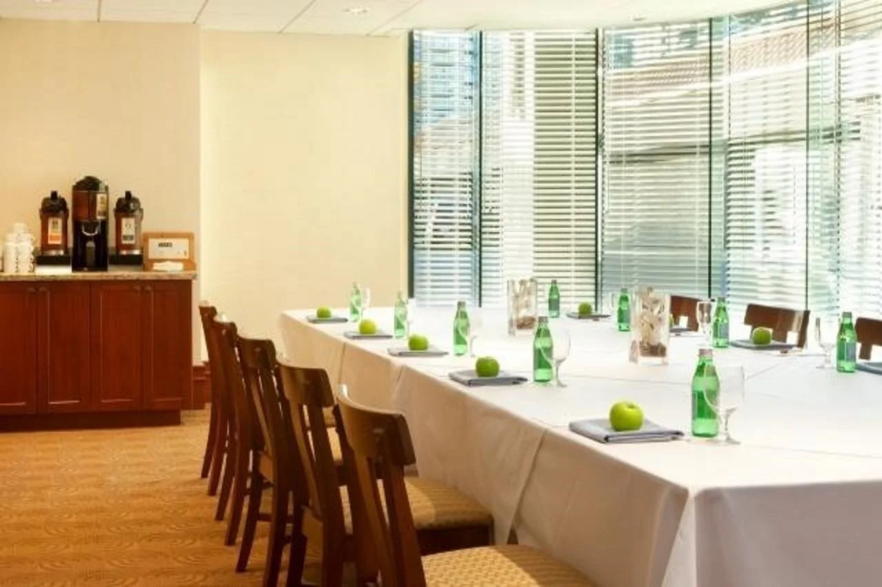 Photo - Vancouver Airport Marriott Hotel