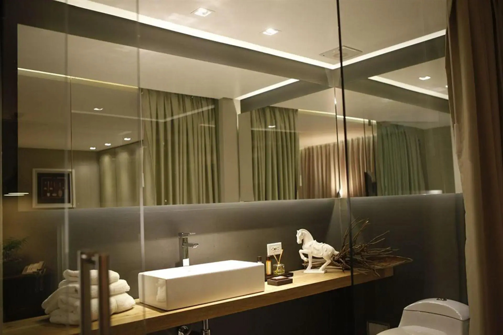 Photo - The Grace Hotel