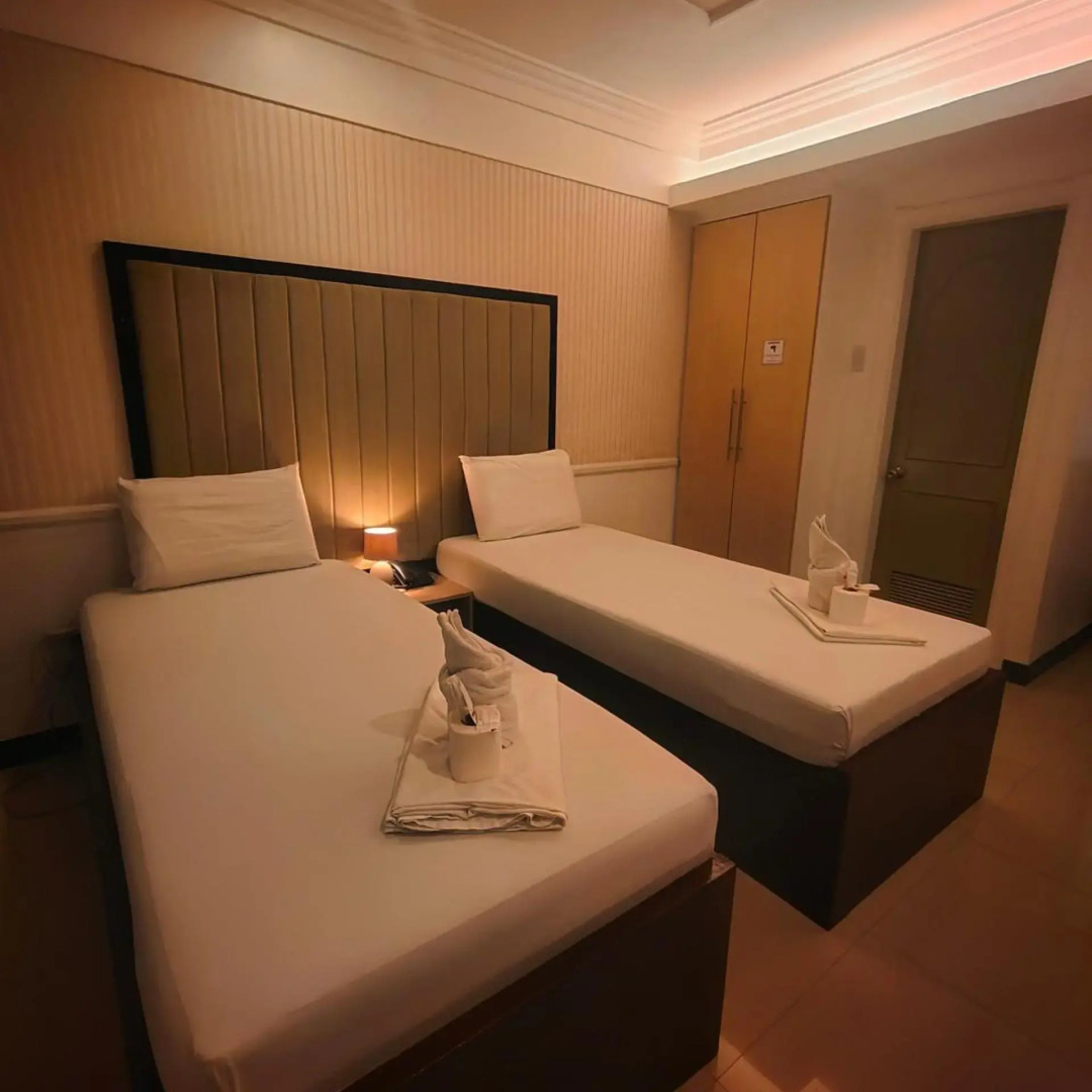 Foto - S and M Hotel Inc.