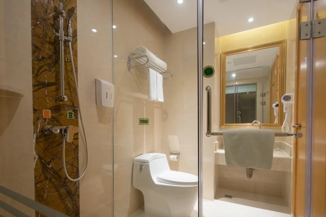 Vienna Hotel (Shenzhen Henggang Metro Station)