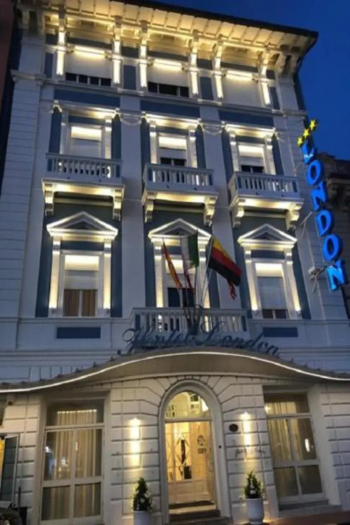 Photo - Hotel London