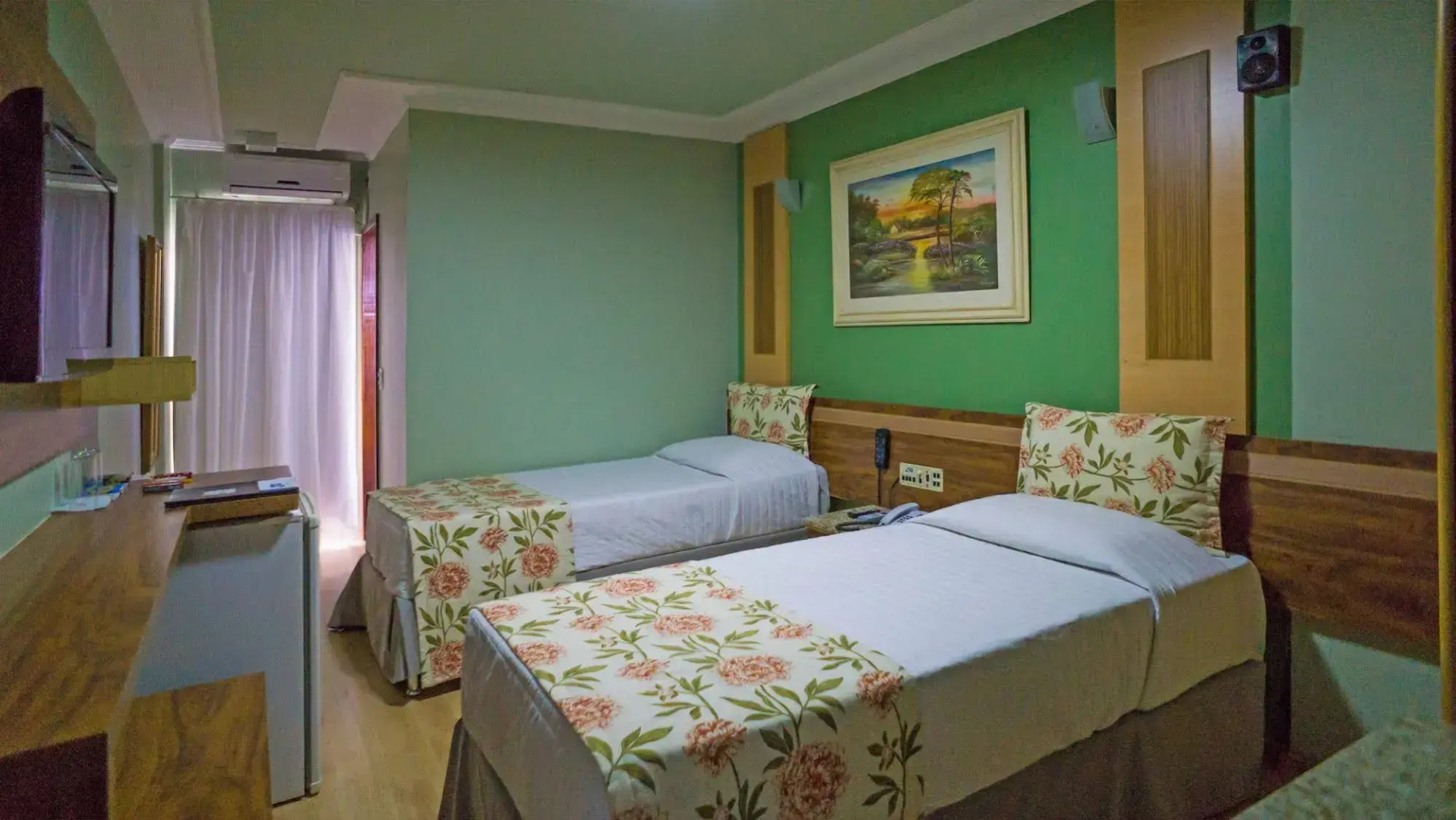 Photo - Laguna Plaza Hotel