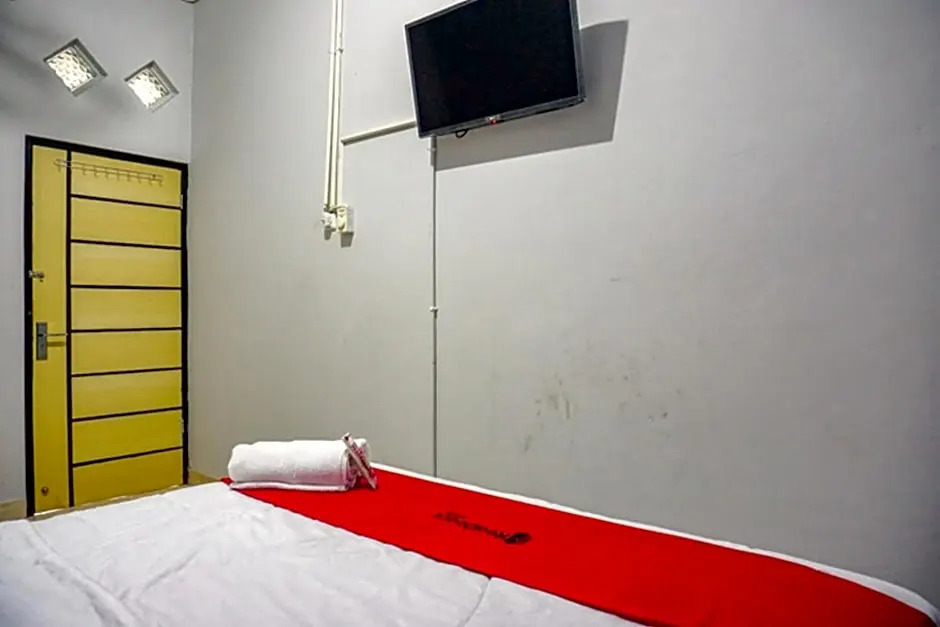 Foto - RedDoorz near Penimbangan Beach Singaraja