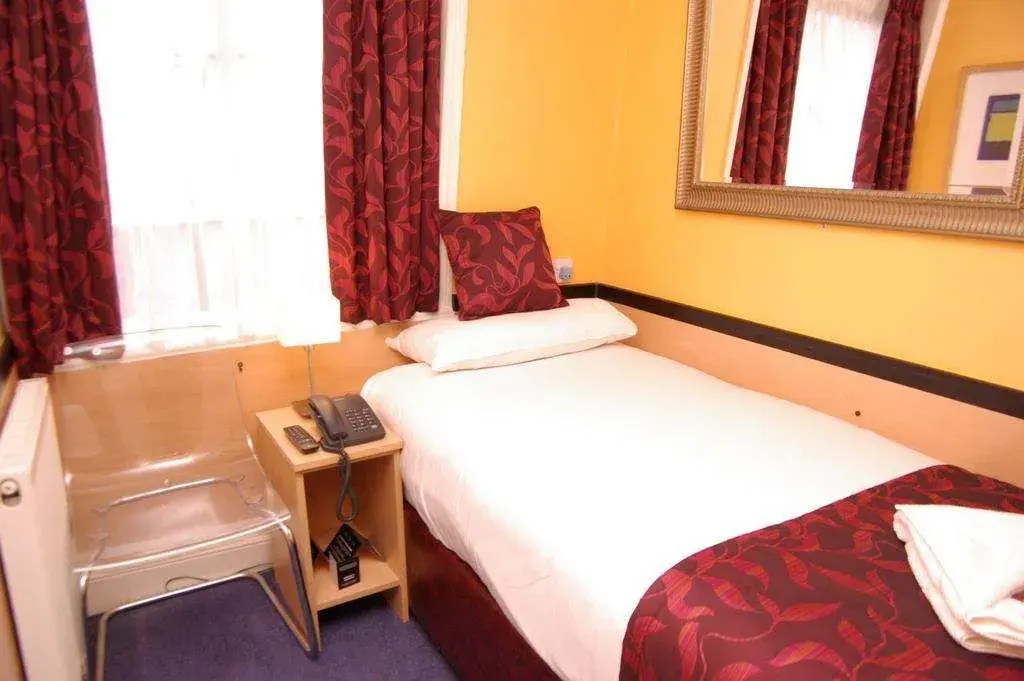 Photo - Tudor Court Hotel
