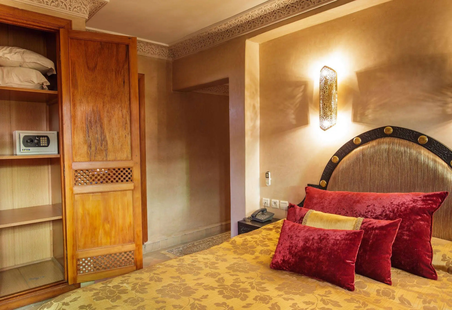 Photo - Riad Andalib