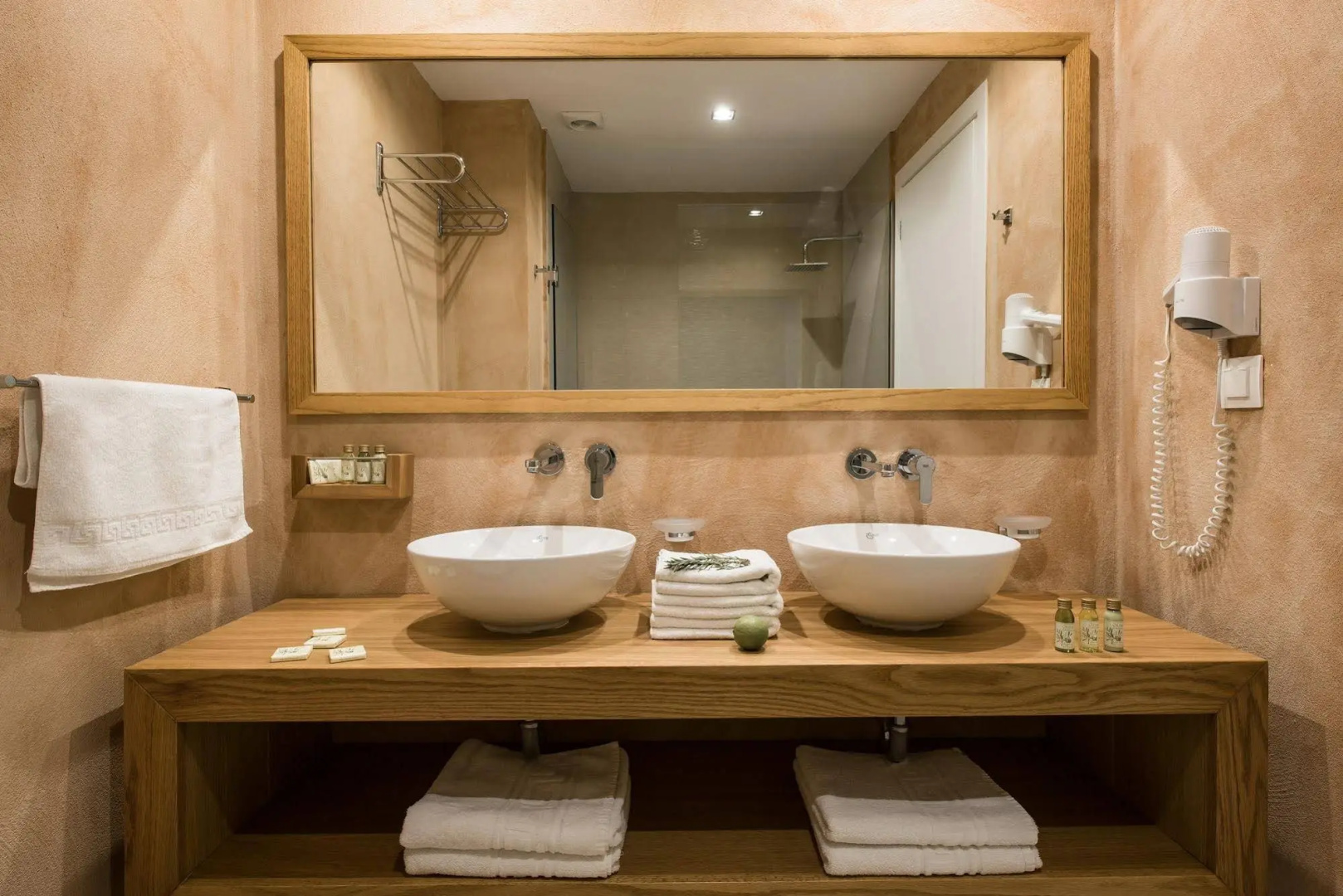 Photo - Petra Beach Hotel