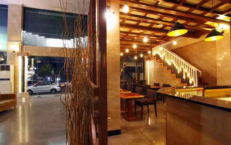 Photo - Altona Hotel