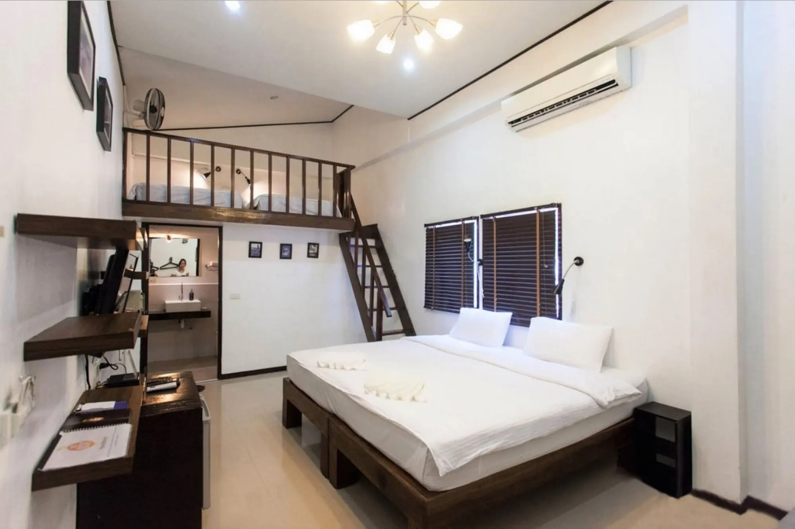 Photo - The Reef Hotel & Studios