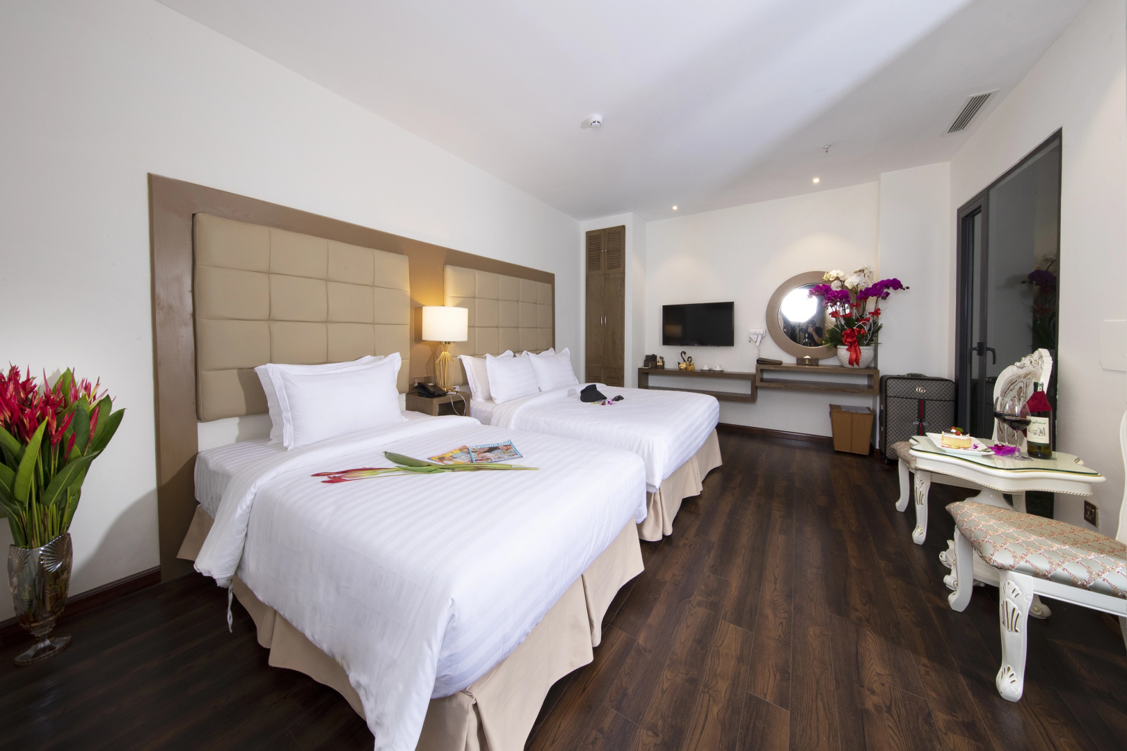Photo - Diamond Hill Hotel
