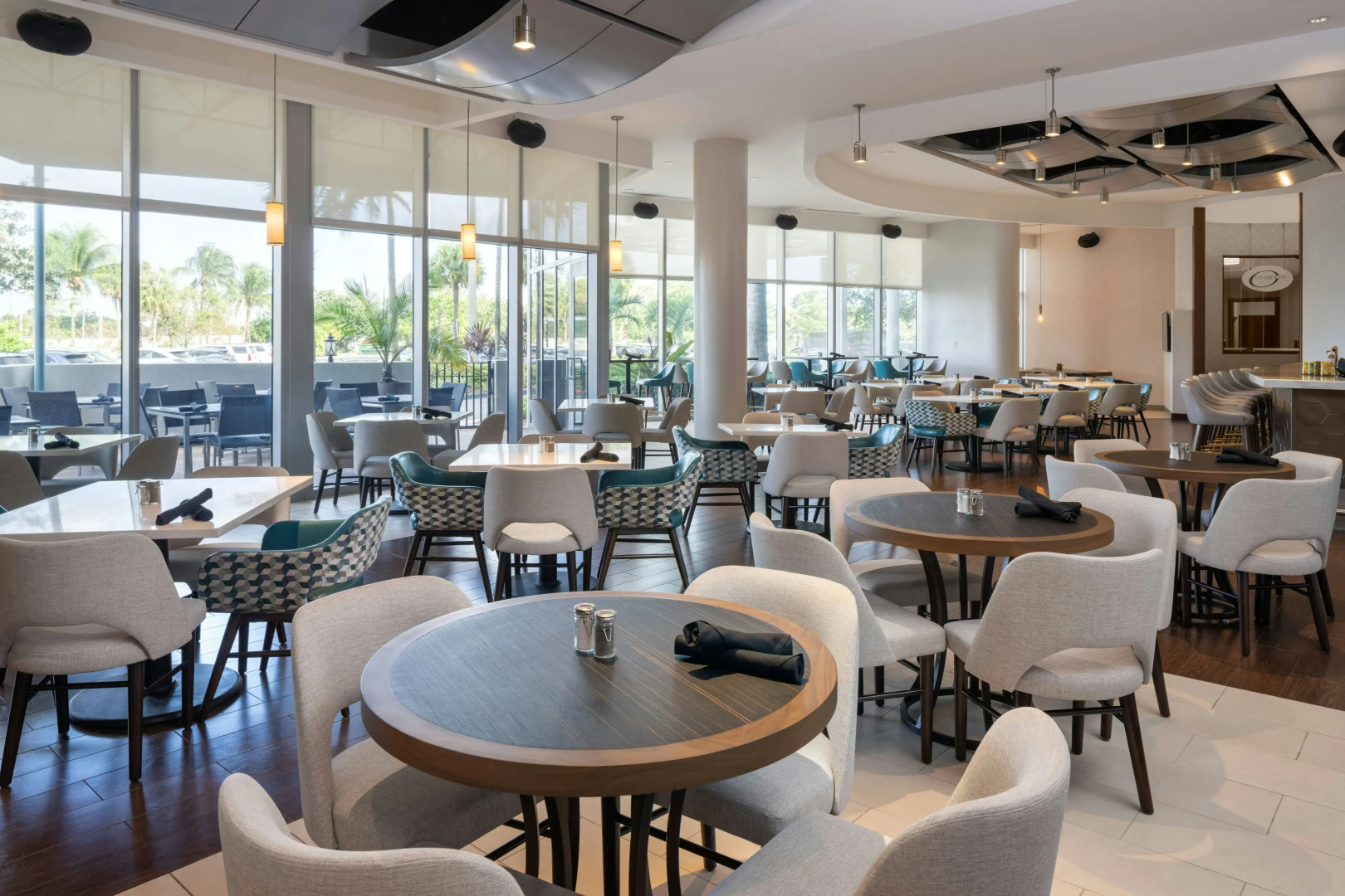Photo - Courtyard by Marriott Miami Airport