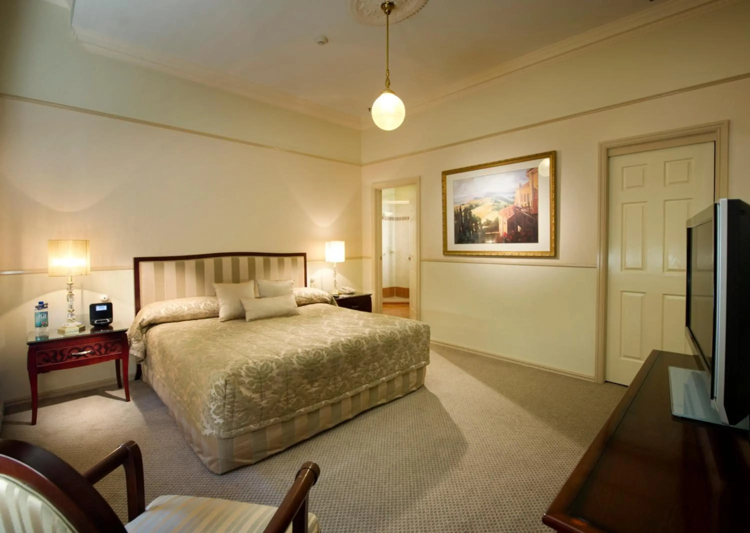 Photo - Royal Albert Hotel