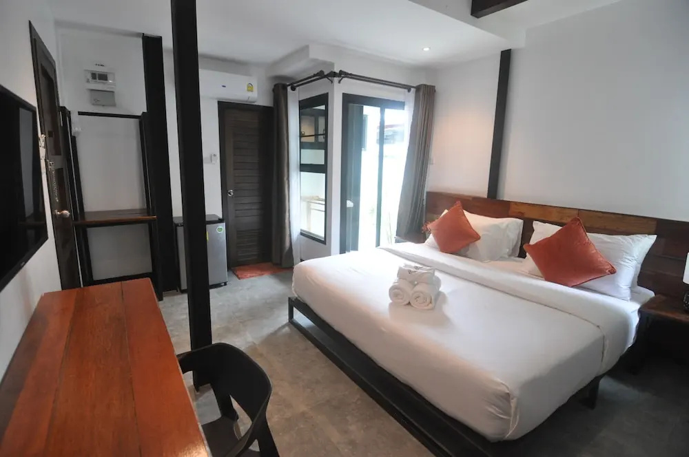 Photo - The Eight Ratvithi House