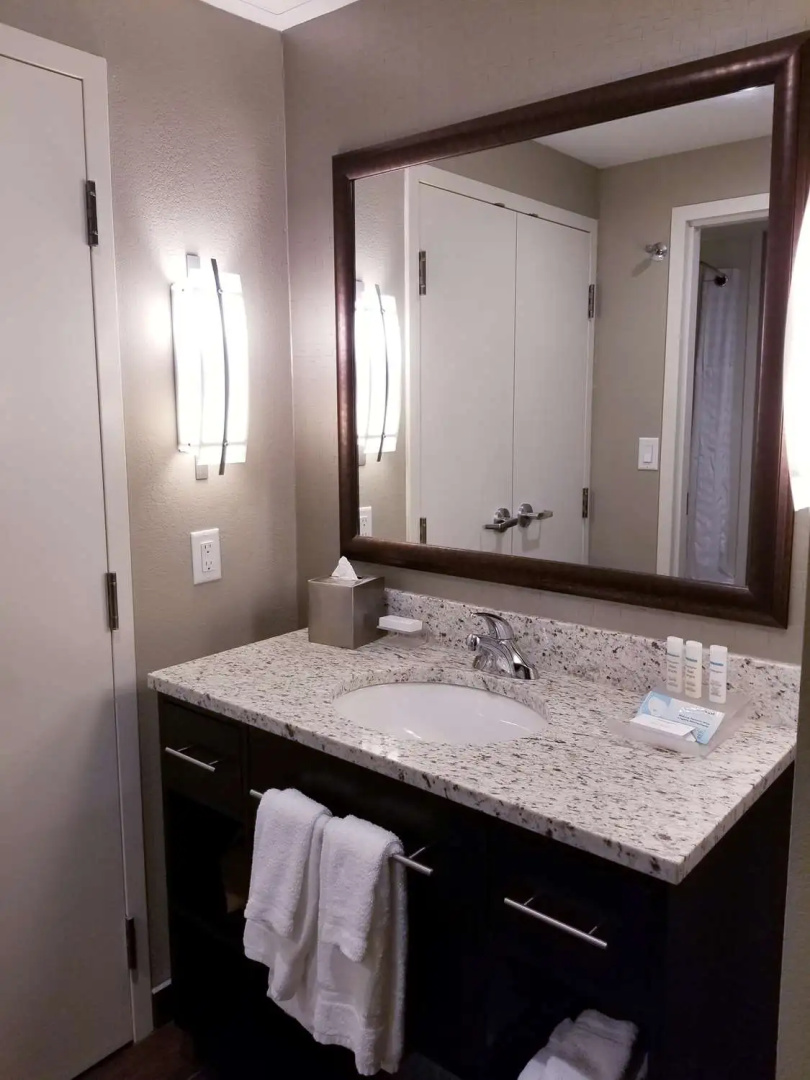 Photo - Homewood Suites by Hilton Calgary-Airport, Alberta, Canada