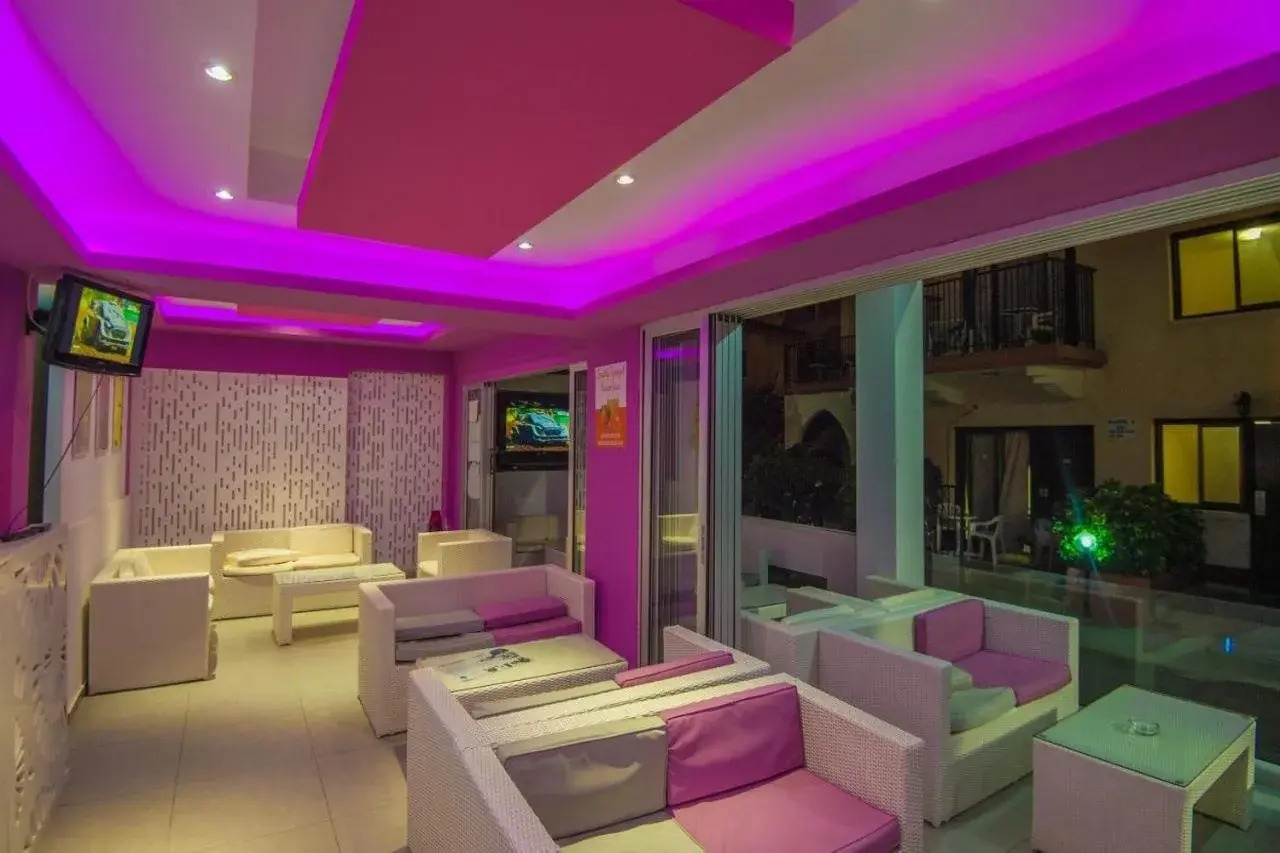 Photo - Windmills Hotel Apartments