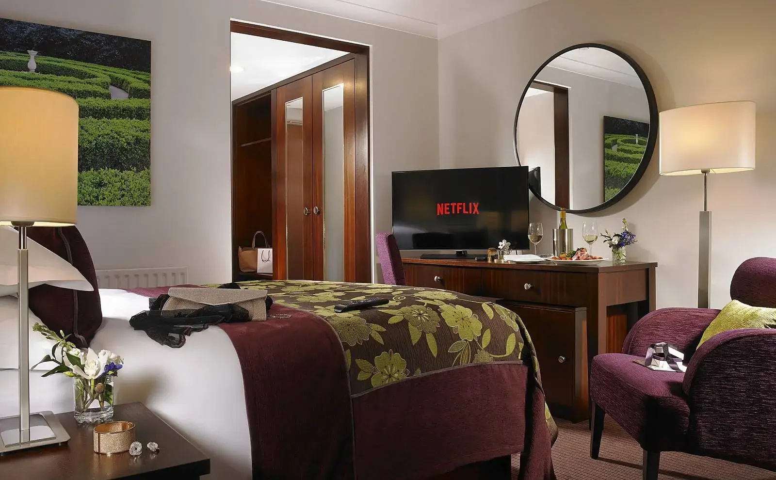 Photo - Camden Court Hotel