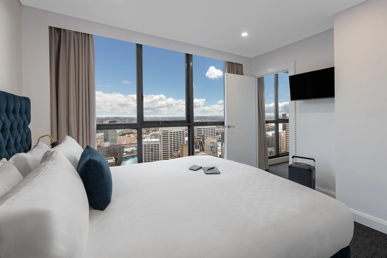 Photo - Meriton Suites Pitt Street, Sydney