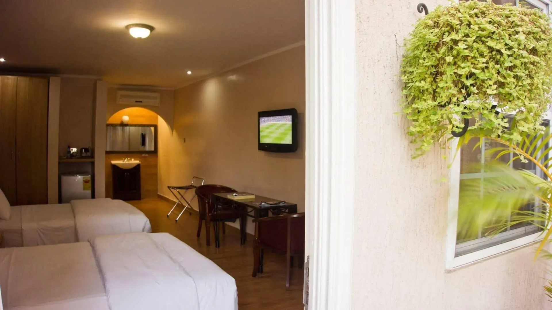 Photo - Tropical Enclave Hotel