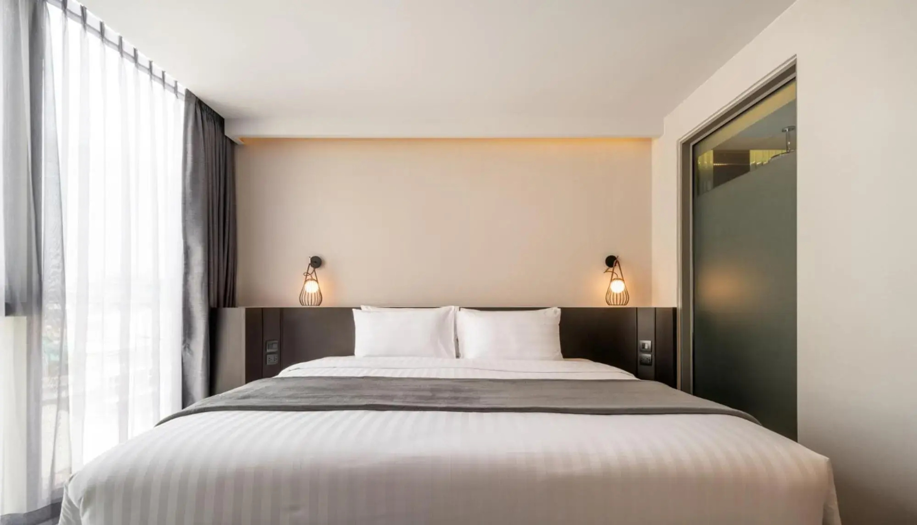 Photo - Seekers Finders Rama IV Hotel SureStay Collection by BW