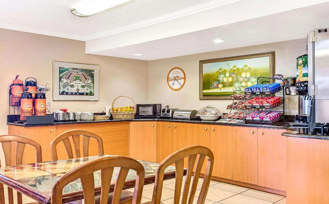 Foto - Holiday Inn Express & Suites Tampa Stadium – Airport Area by IHG
