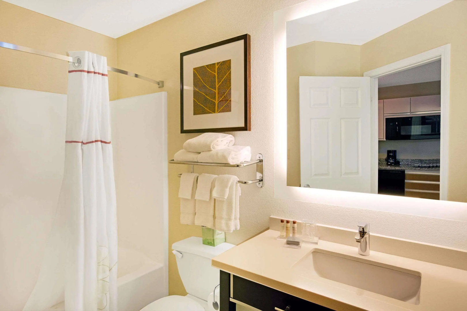 Foto - Suburban Studios Charlotte – Executive Park