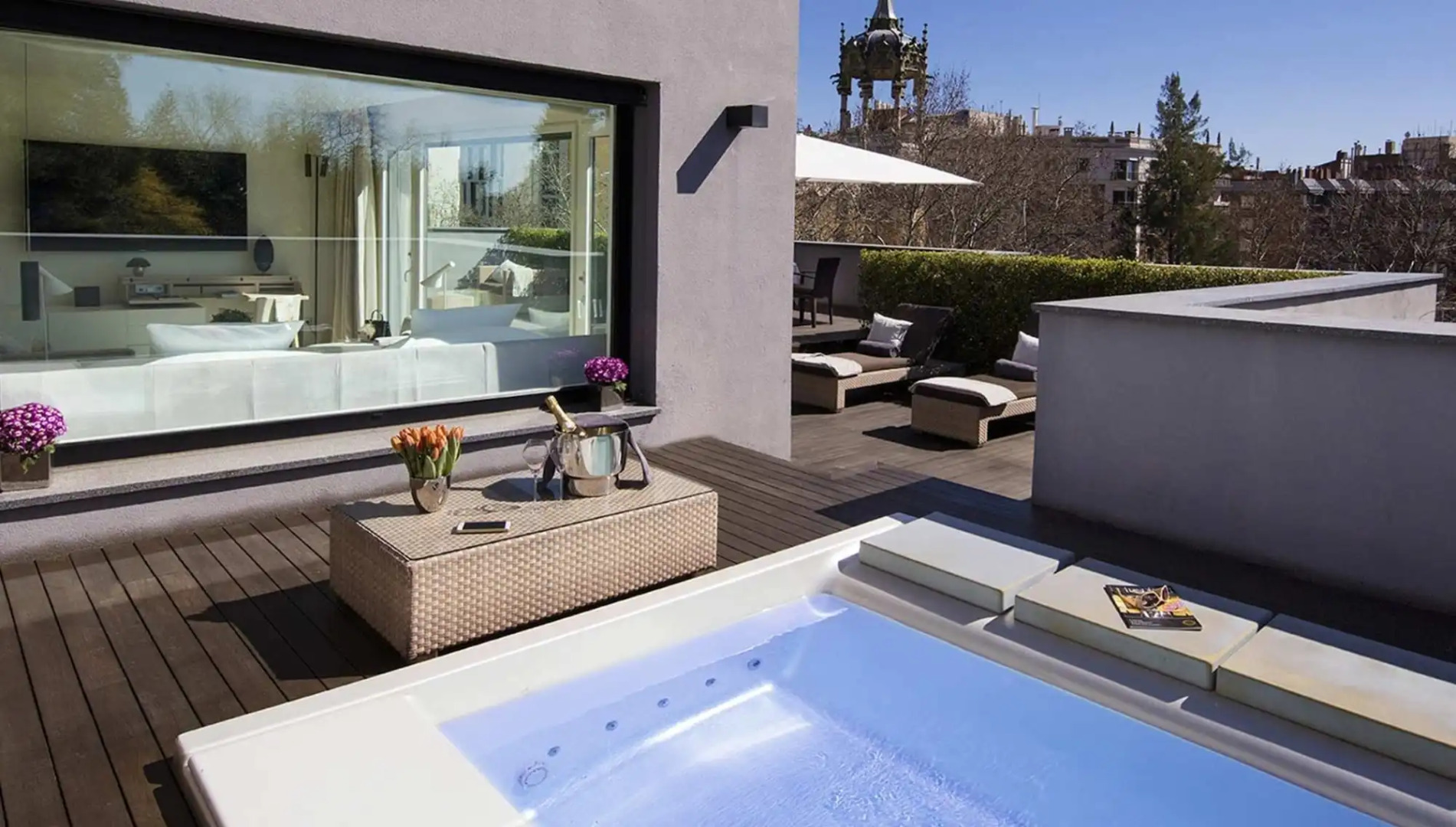 Photo - ABaC H&R Barcelona Monument