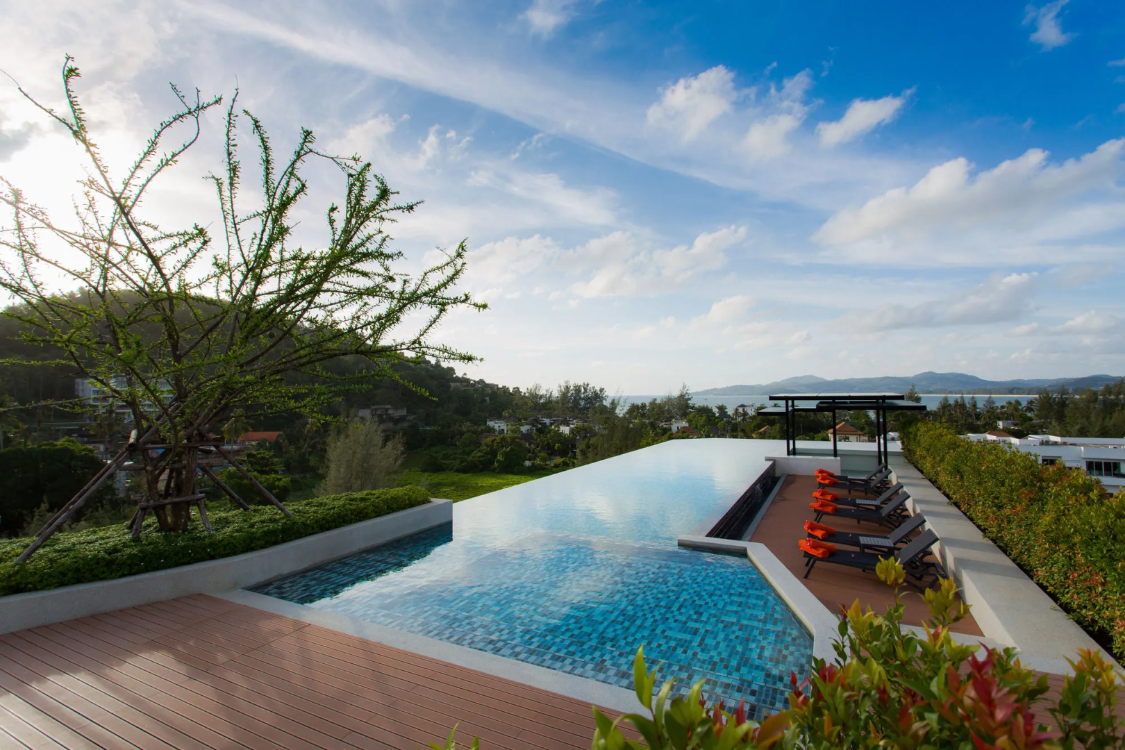 Foto - 6th Avenue Surin Beach - Official Account