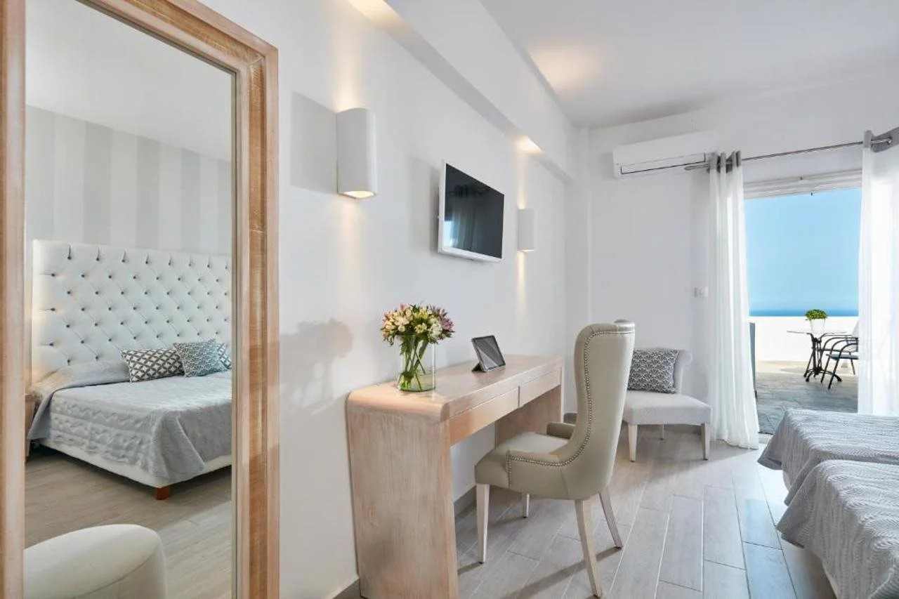 Photo - Santorini Palace