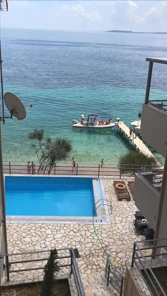 Photo - Glyfa Beach Villas
