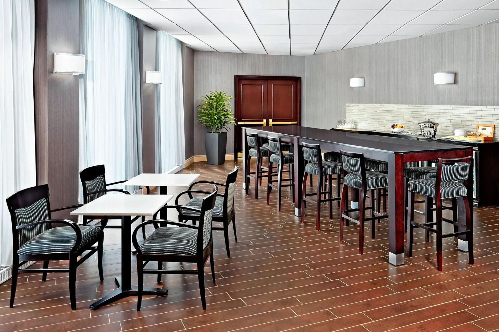 Photo - Sheraton Montreal Airport Hotel