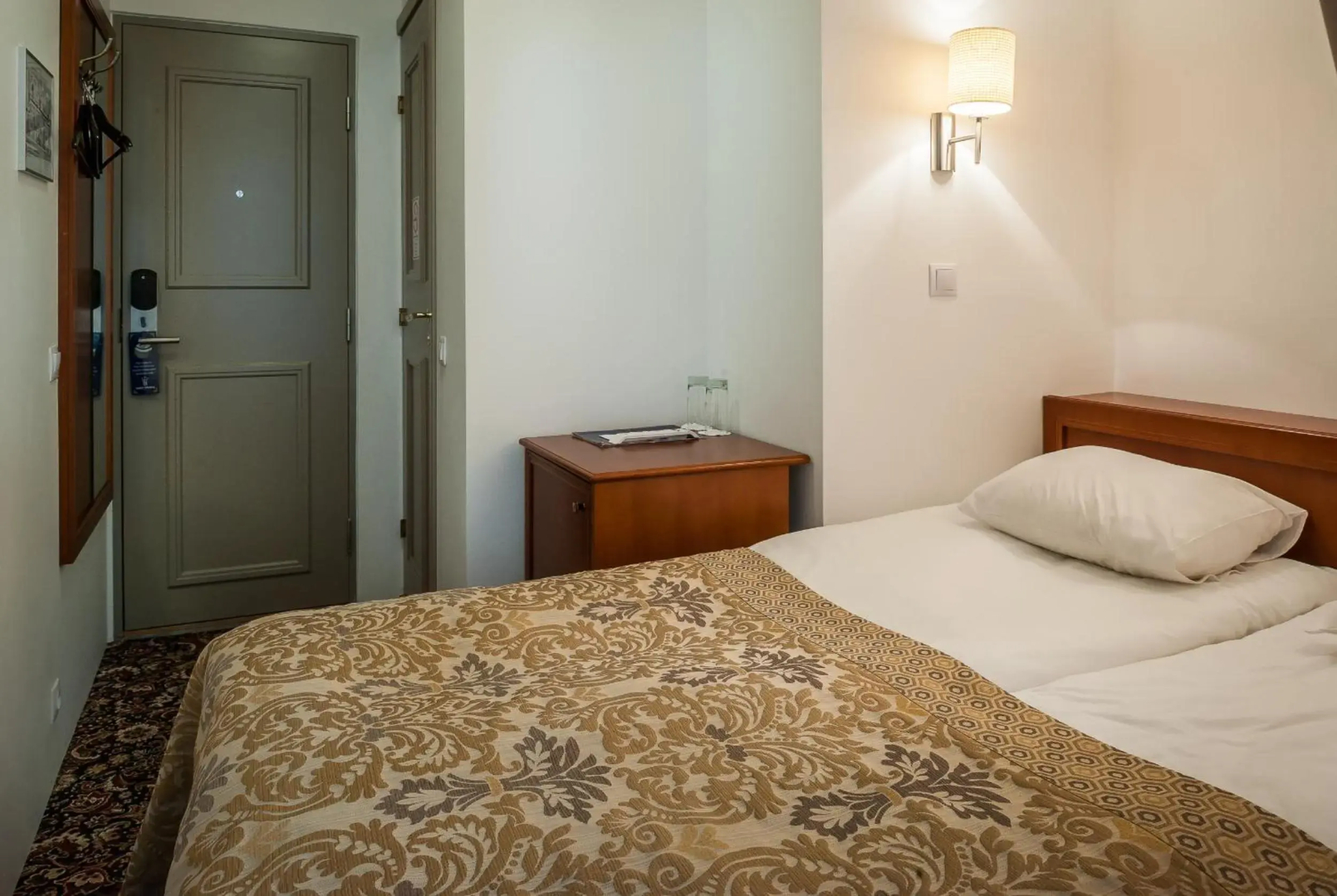 Photo - Three Crowns Residents