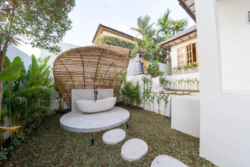 Foto - Semiramida Villa by EVDEkimi - Elegant 2BR with Pool, Open-air bath, Patio