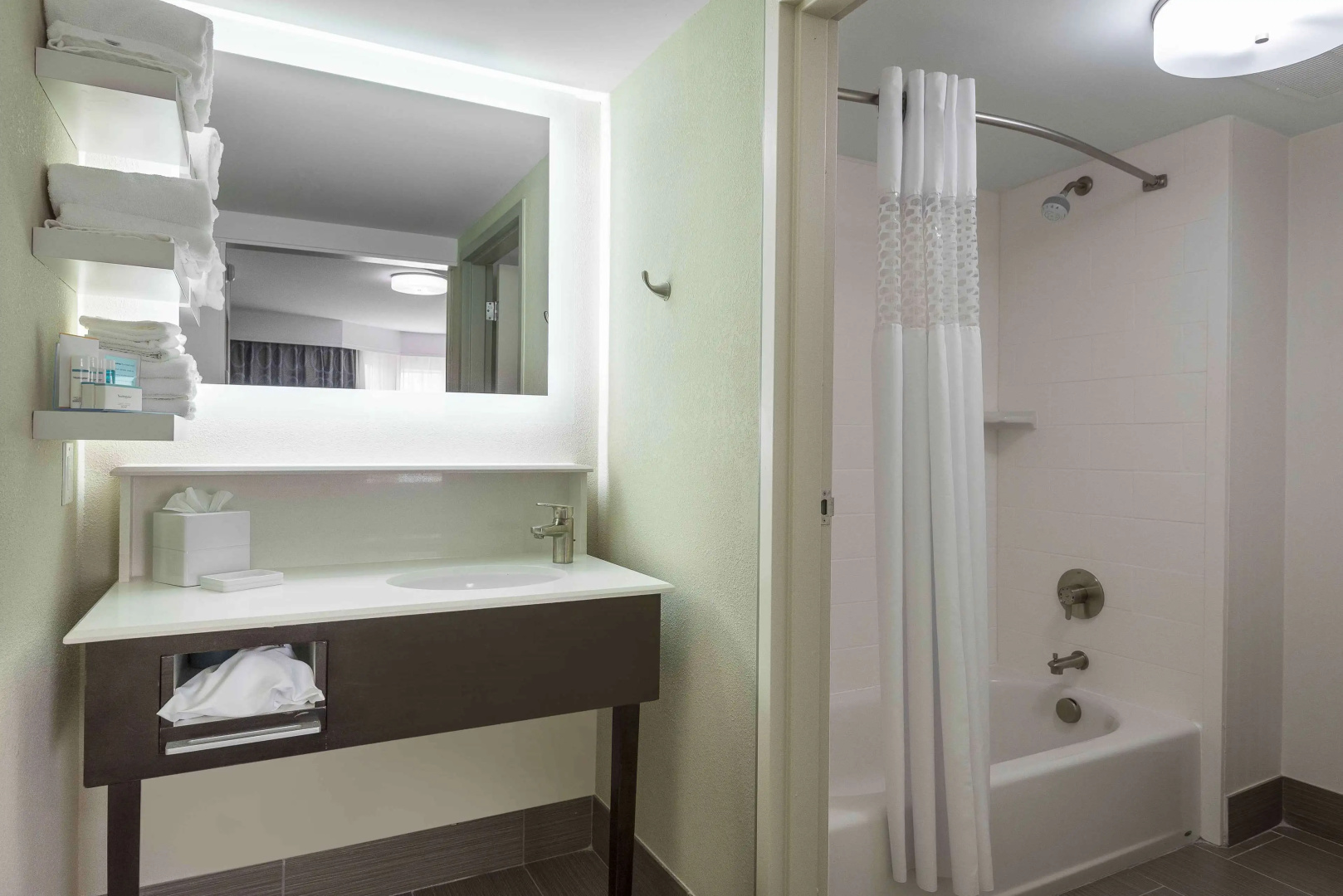 Photo - Hampton Inn & Suites Chapel Hill/Durham, Area