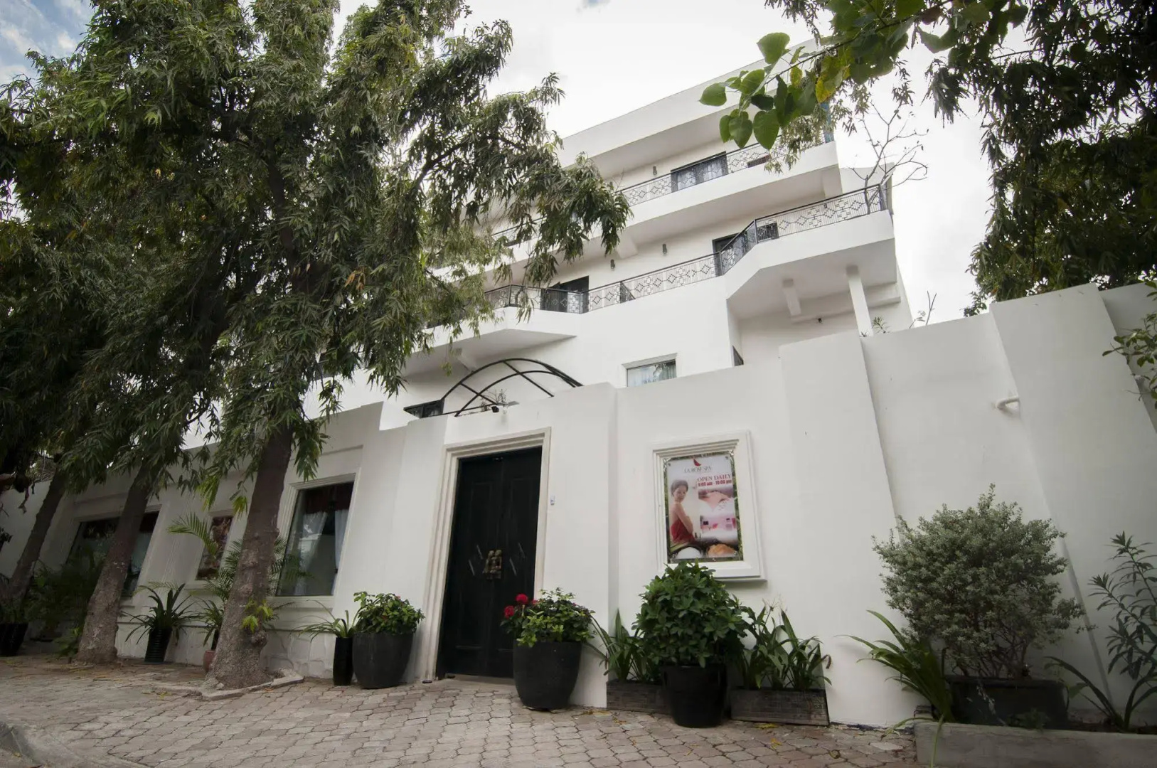 Photo - La Rose Suites