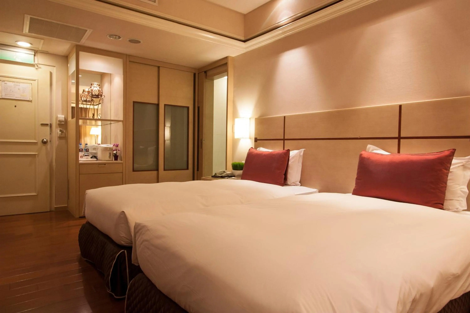 Photo - Erin Hotel